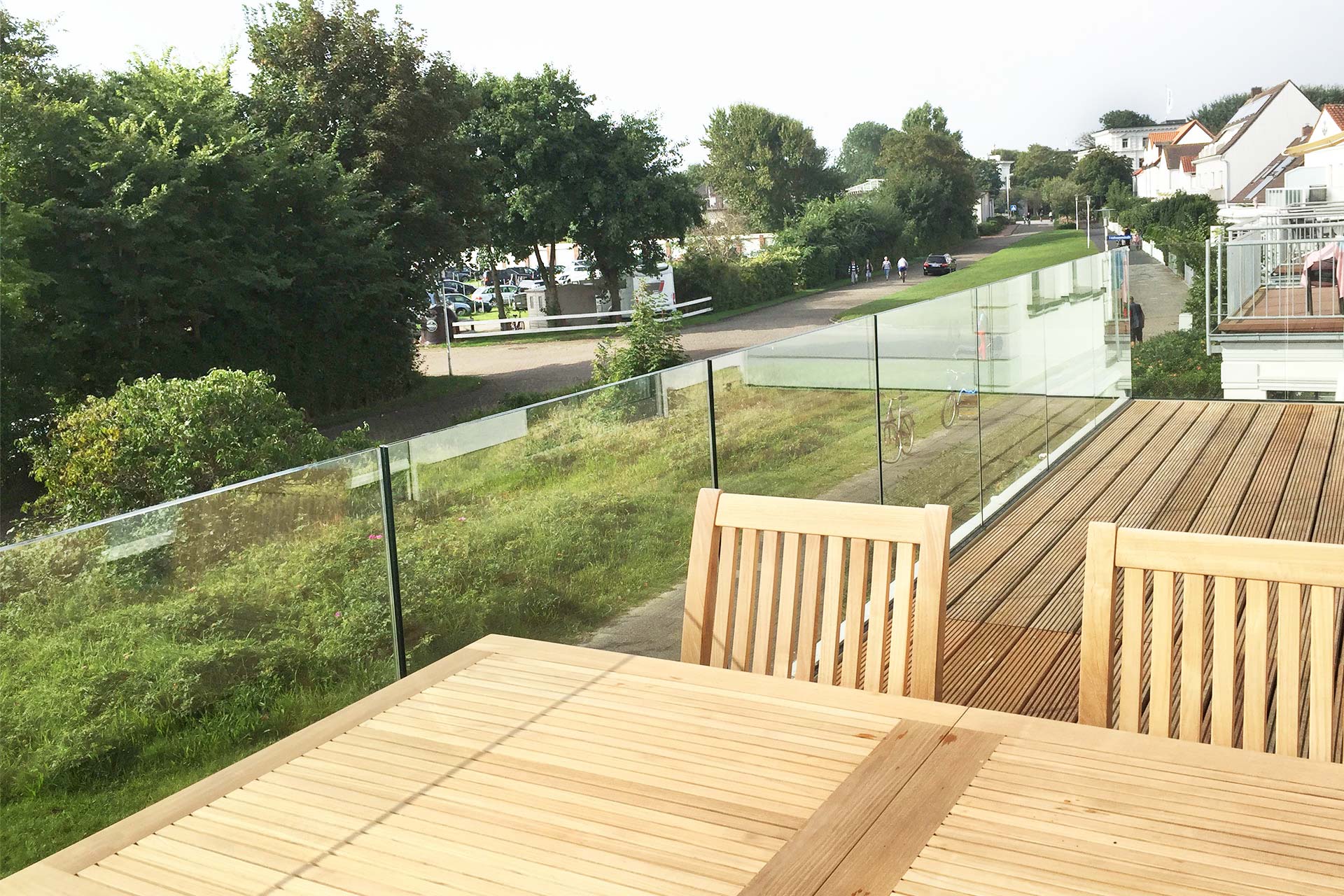 &nbsp;Der Balkon misst etwa 3 x 9 Meter.